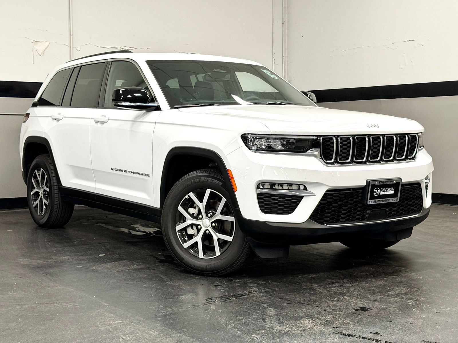 Used 2024 Jeep Grand Cherokee Limited RWD image 2
