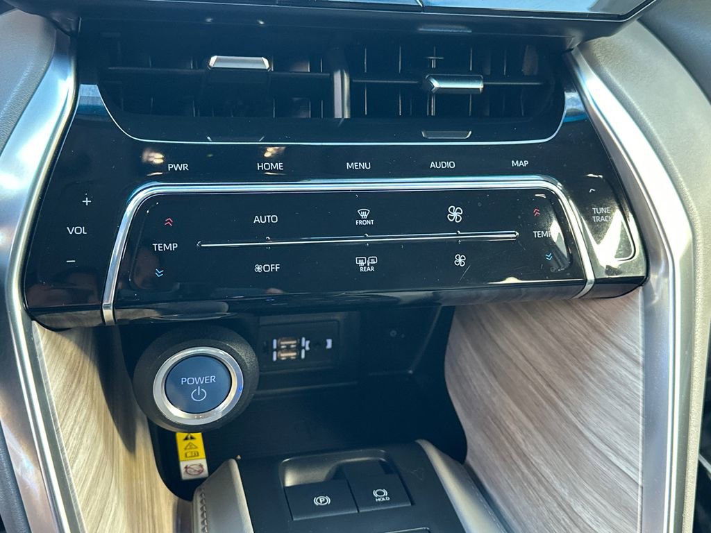 Certified 2022 Toyota Venza Limited image 28