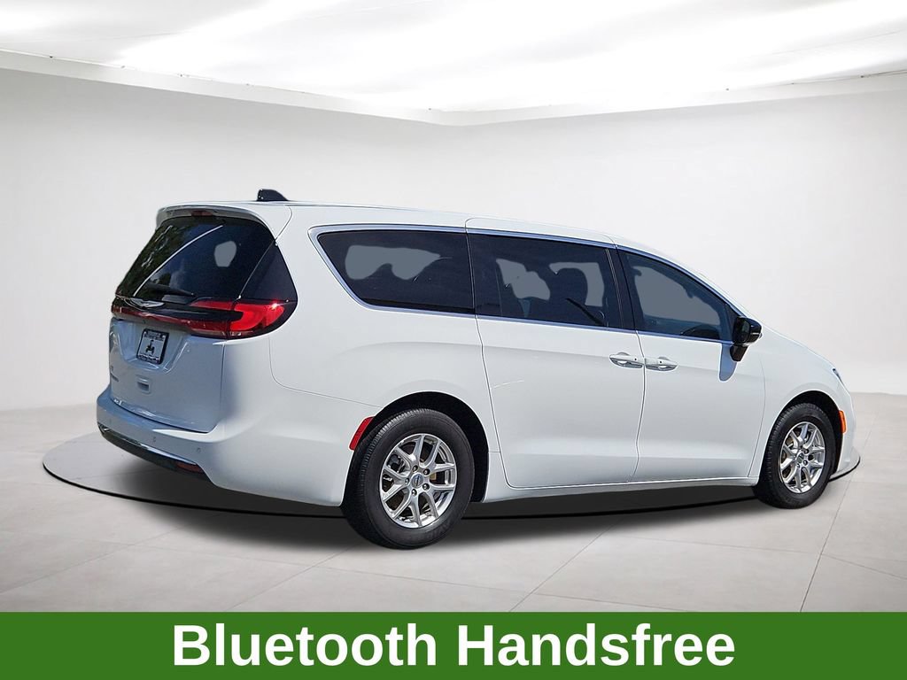 Used 2025 Chrysler Pacifica Select FWD image 7