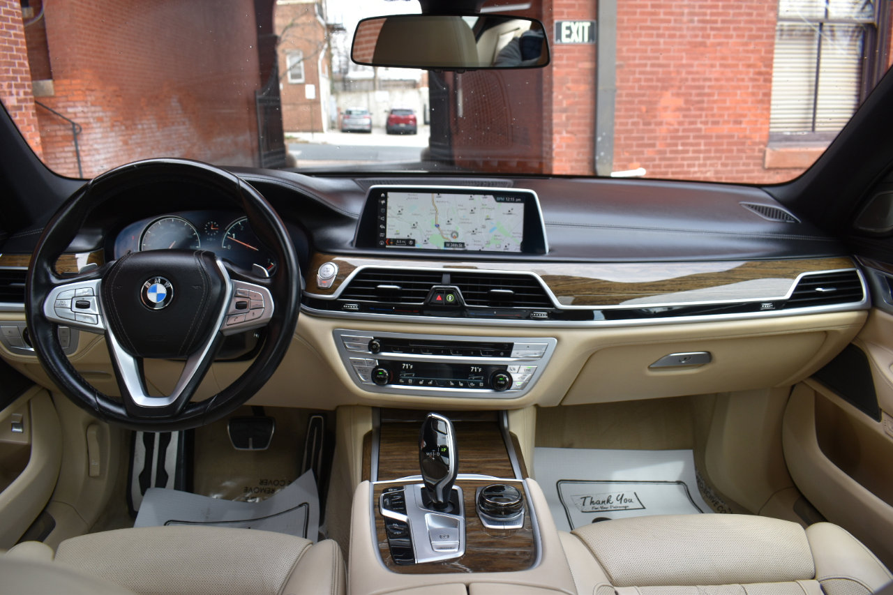 Used 2019 BMW 750i w/ Executive Package image 21