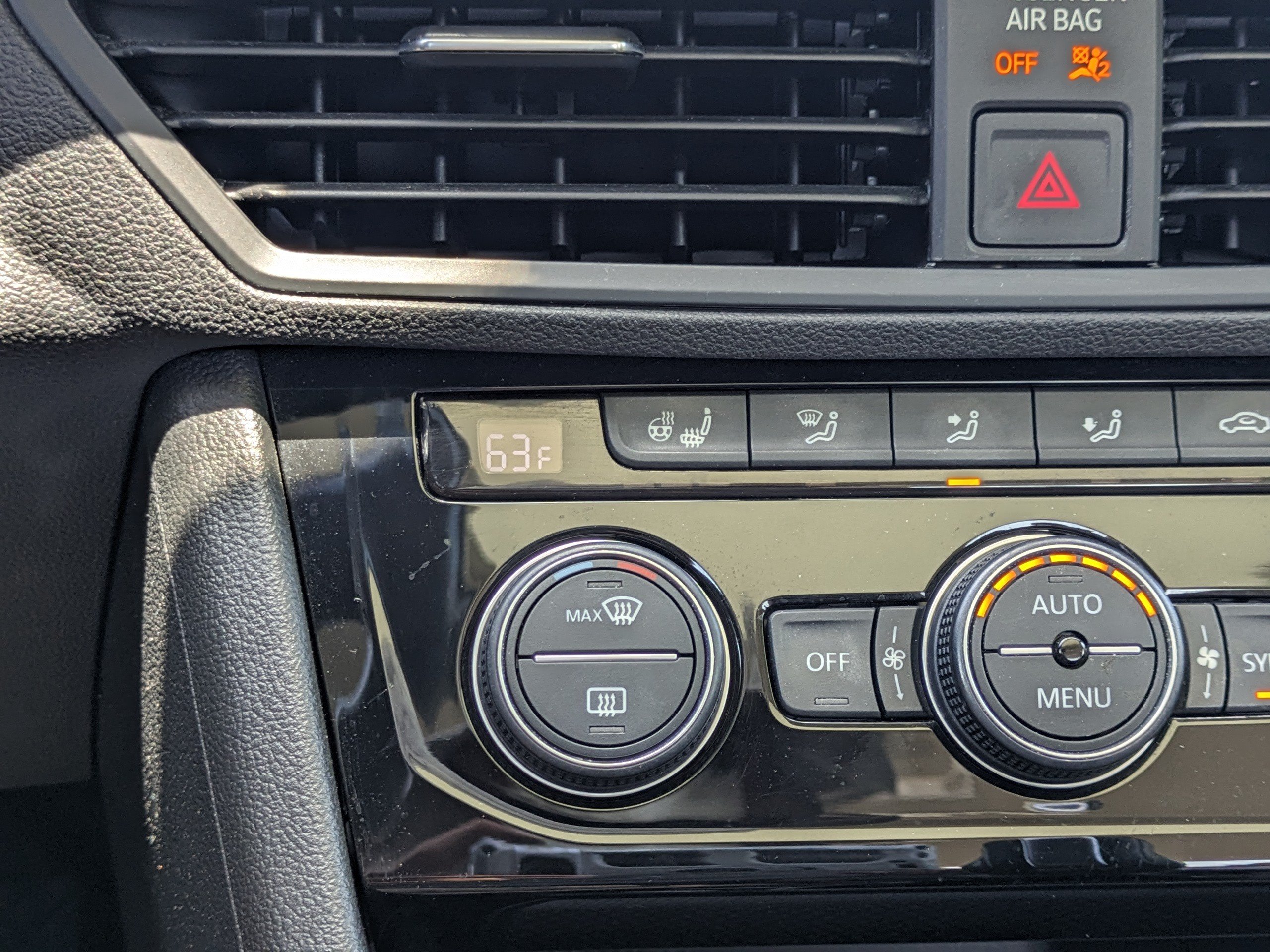 Used 2019 Volkswagen Jetta SE w/ Cold Weather Package FWD image 28