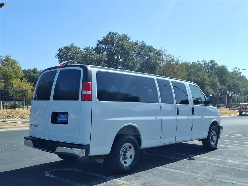 Used 2025 Chevrolet Express 3500 LT w/ LT Preferred Equipment Group RWD image 6