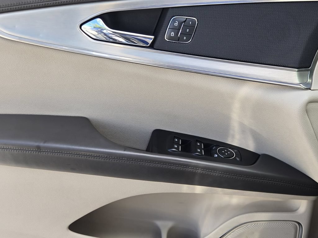 Used 2019 Lincoln Nautilus FWD image 25