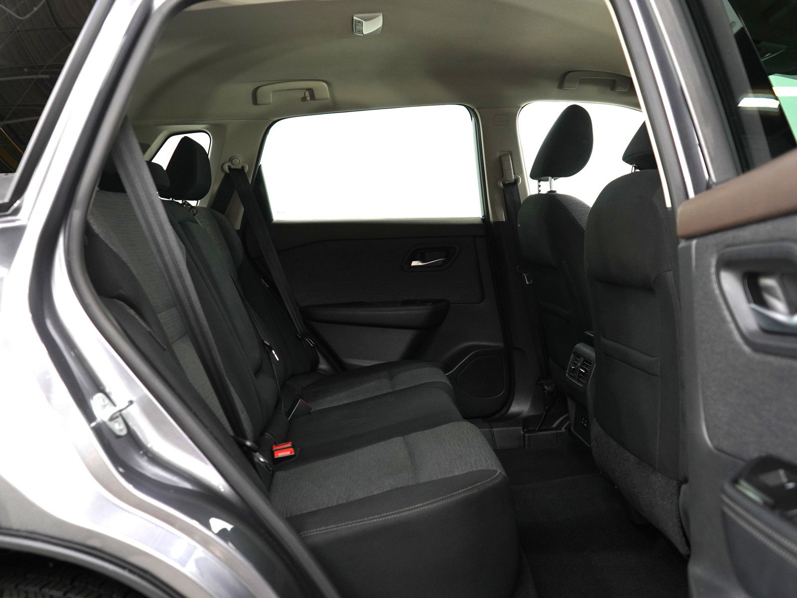 Used 2021 Nissan Rogue SV image 11