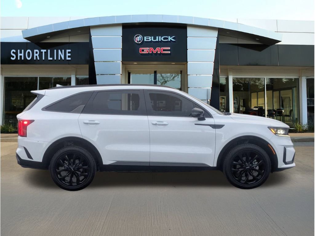 Used 2023 Kia Sorento SX image 2