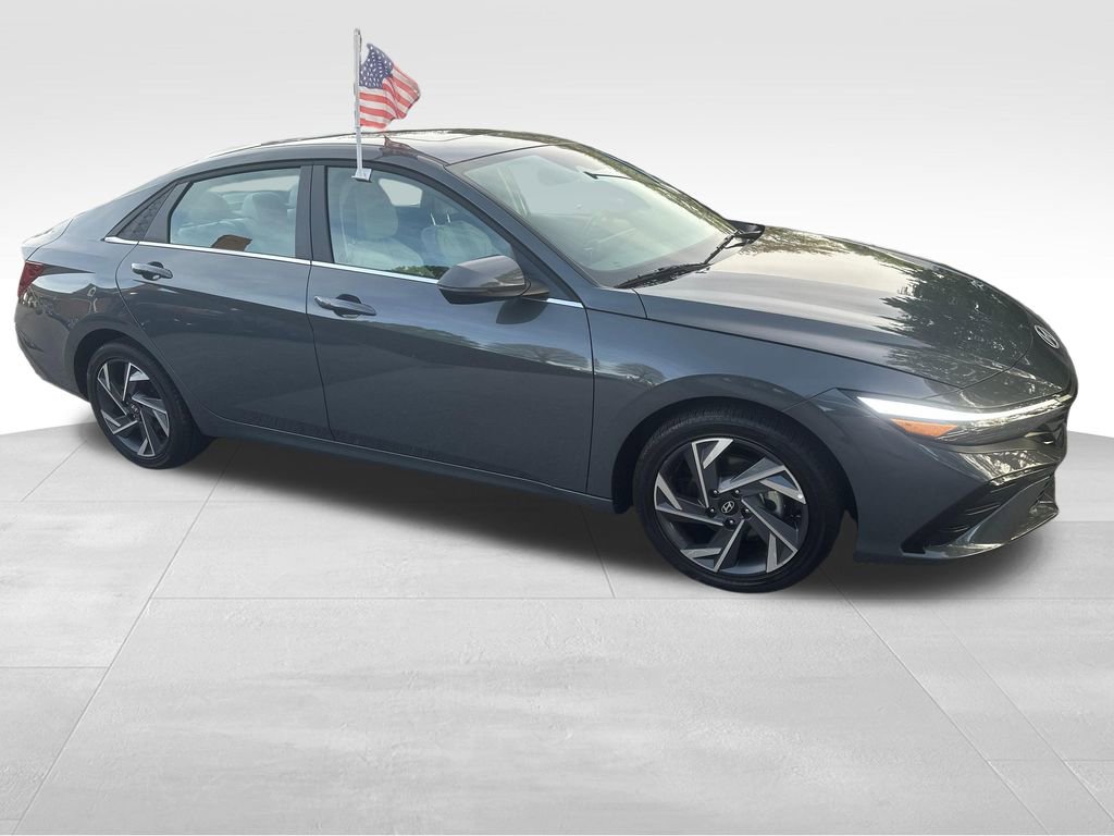 Used 2025 Hyundai Elantra Limited image 33
