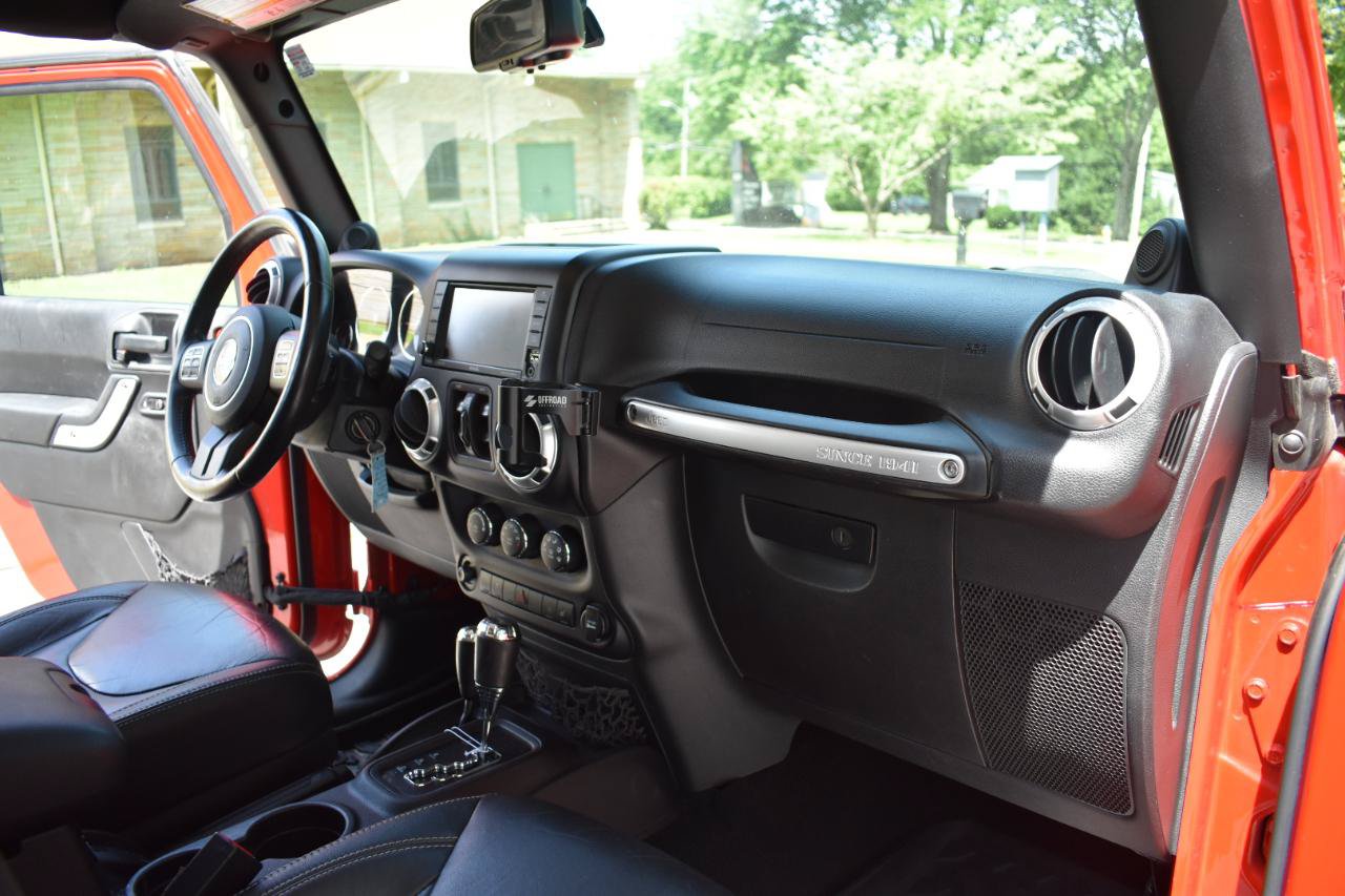 Used 2014 Jeep Wrangler Unlimited Rubicon w/ Connectivity Group AWD/4WD image 21