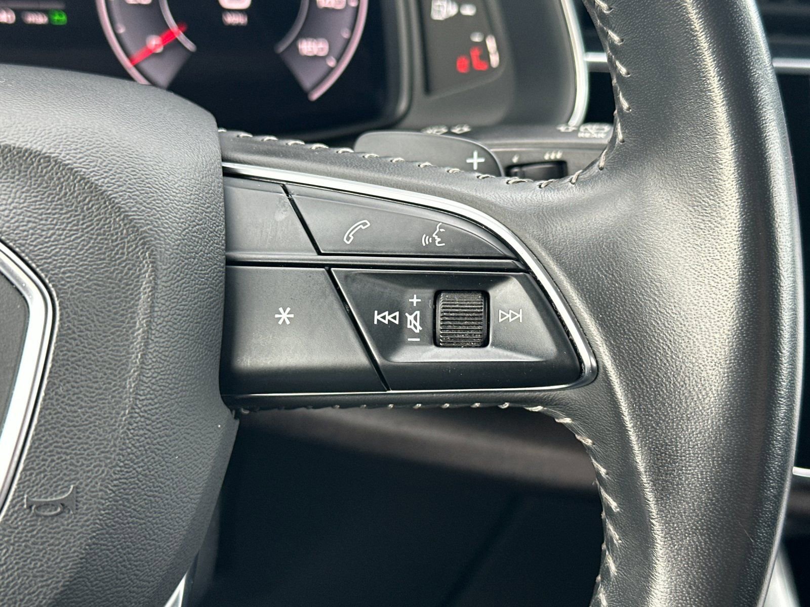 Used 2019 Audi Q8 Premium Plus w/ Premium Plus image 30