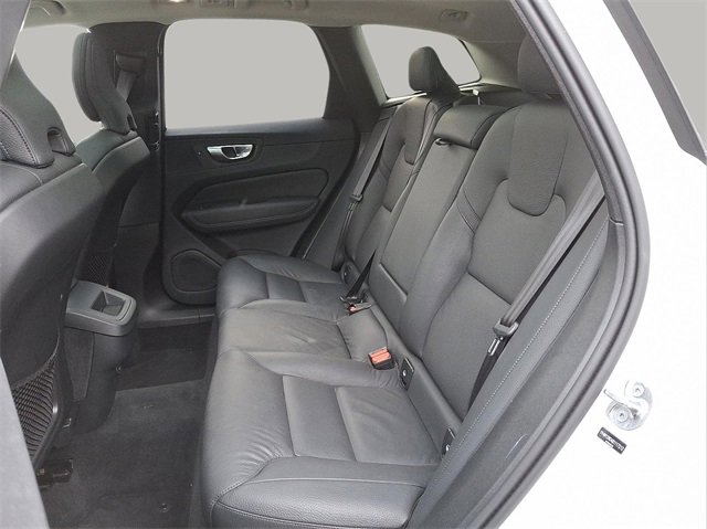 Certified 2025 Volvo XC60 B5 Plus image 8