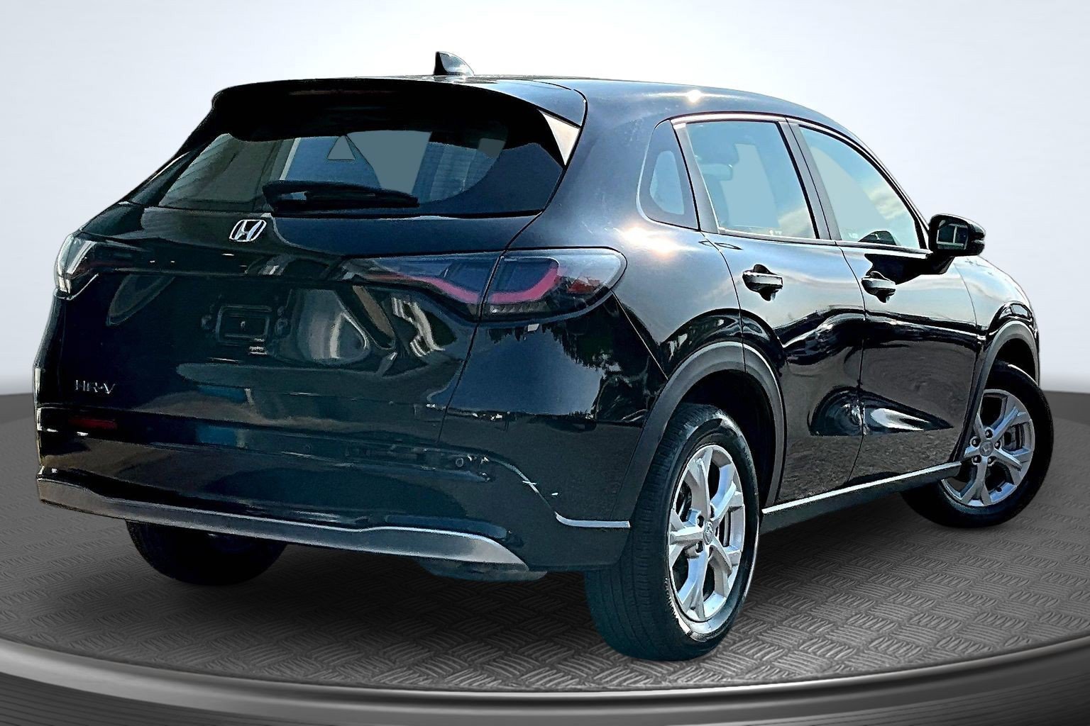 Used 2025 Honda HR-V LX image 6