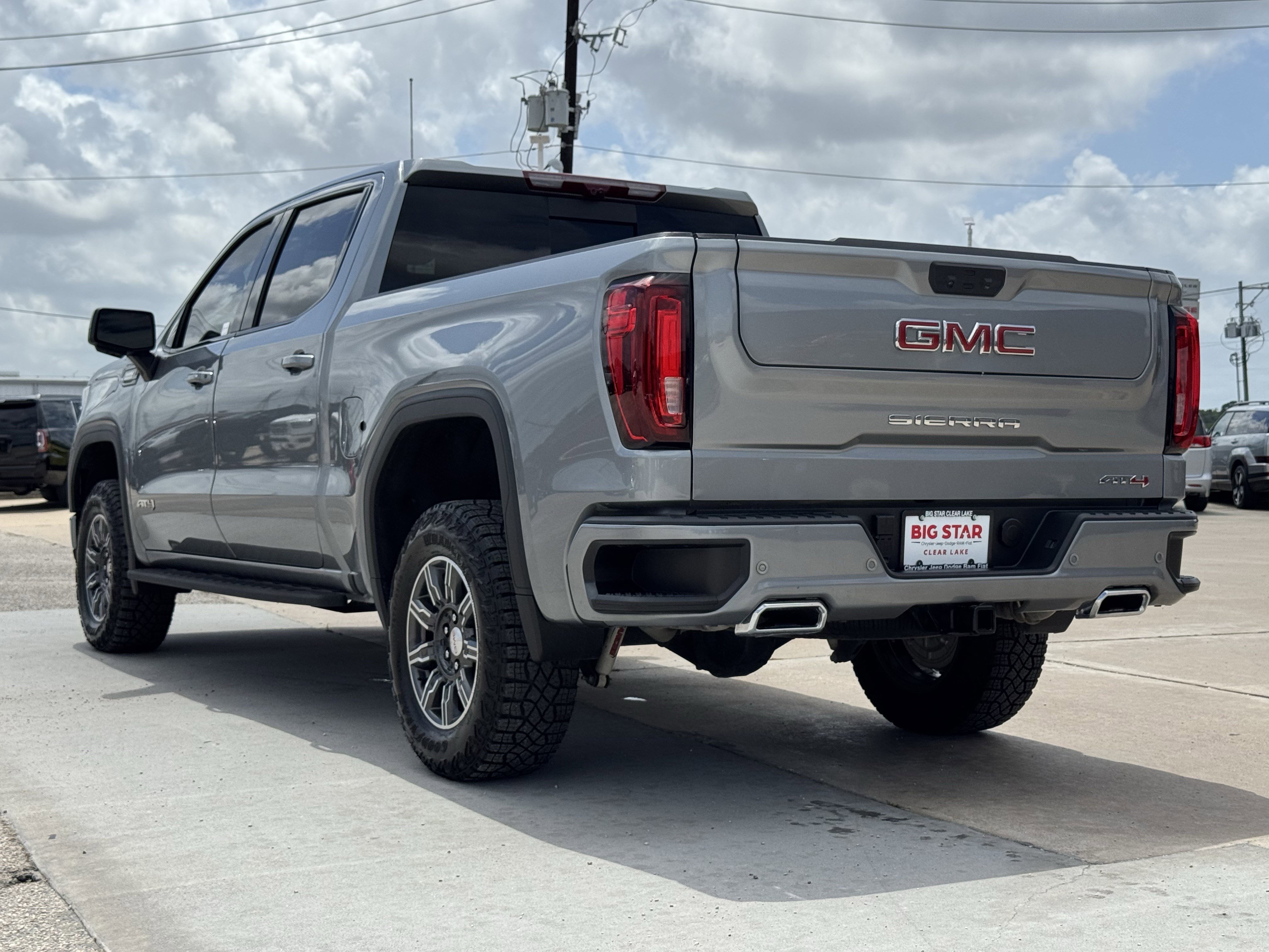 Used 2025 GMC Sierra 1500 AT4 w/ AT4 Premium Package image 9