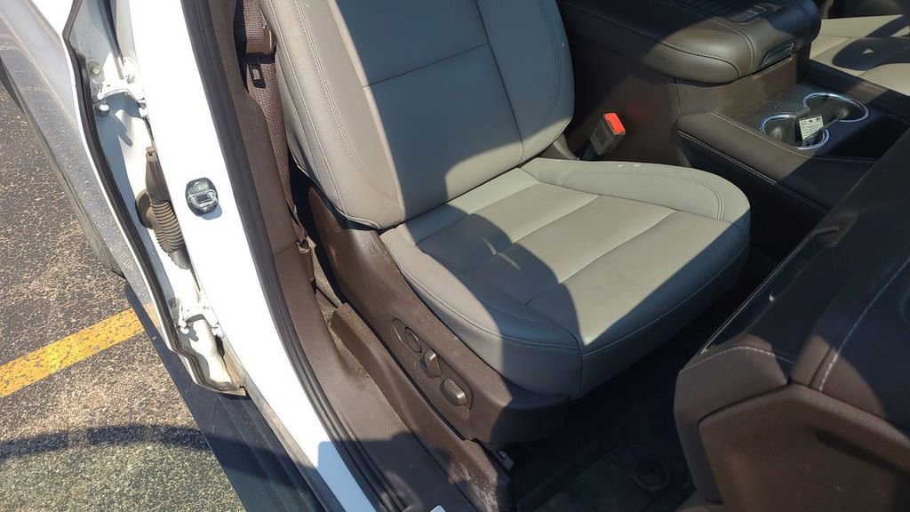 Used 2022 Chevrolet Tahoe LT w/ LT Signature Package AWD/4WD image 9