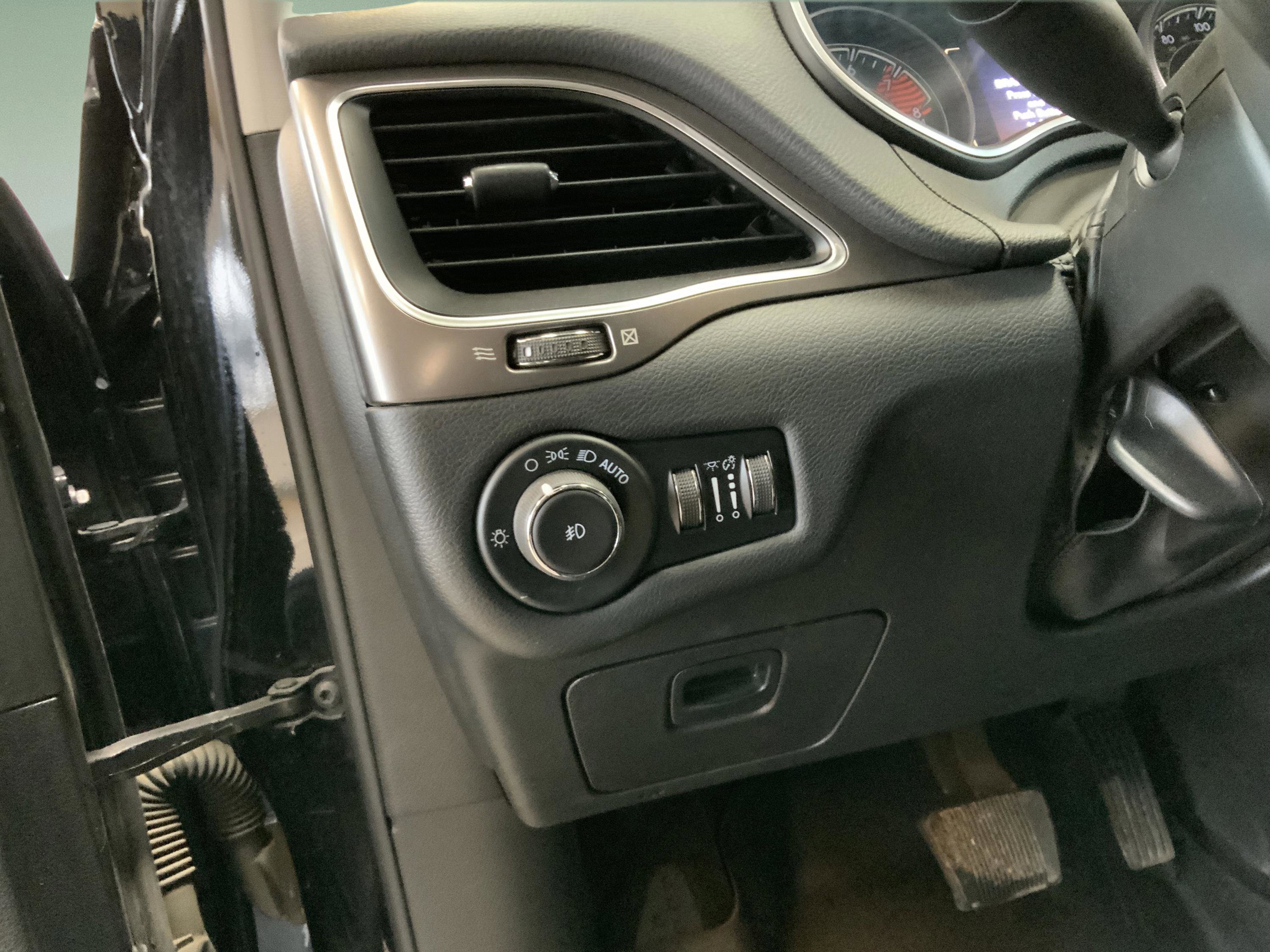 Used 2021 Jeep Cherokee Latitude Lux image 16