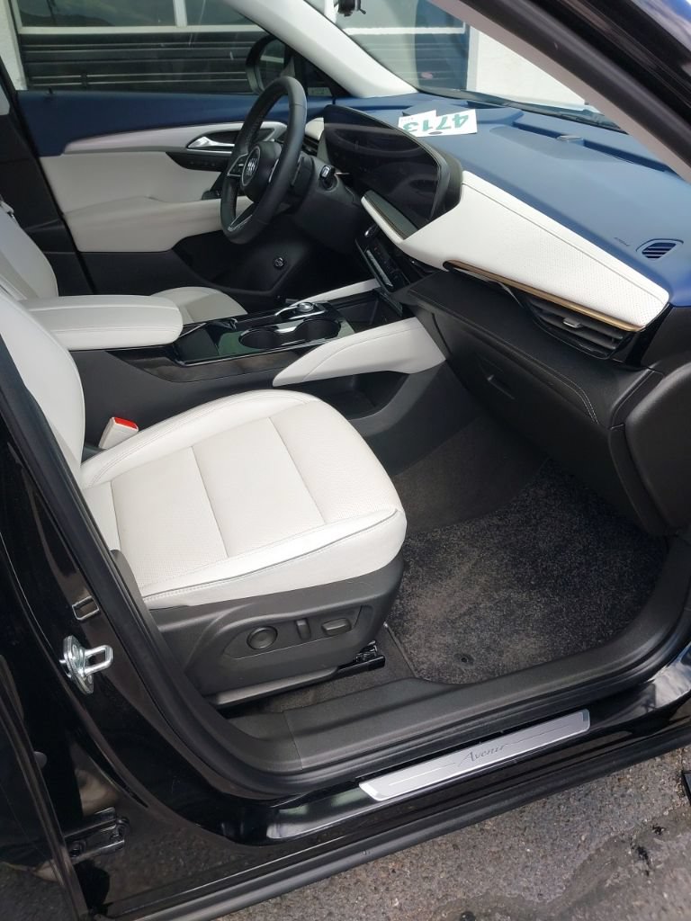 Used 2025 Buick Envision Avenir AWD/4WD image 6