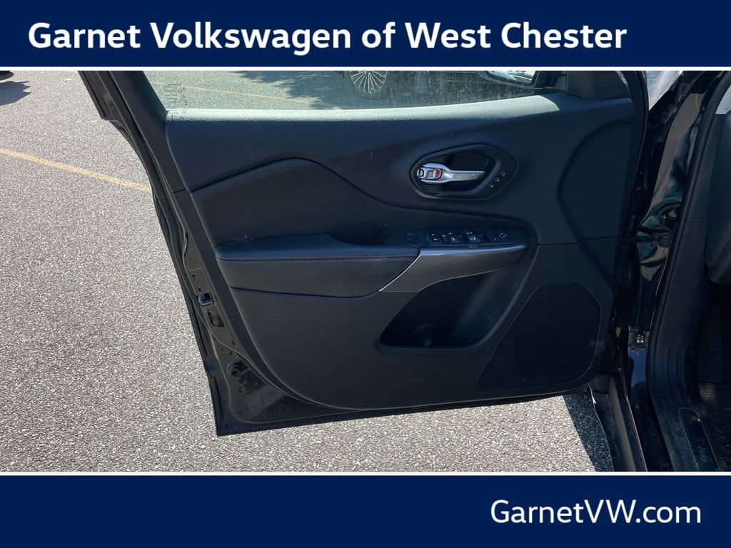 Used 2019 Jeep Cherokee Limited AWD/4WD image 12