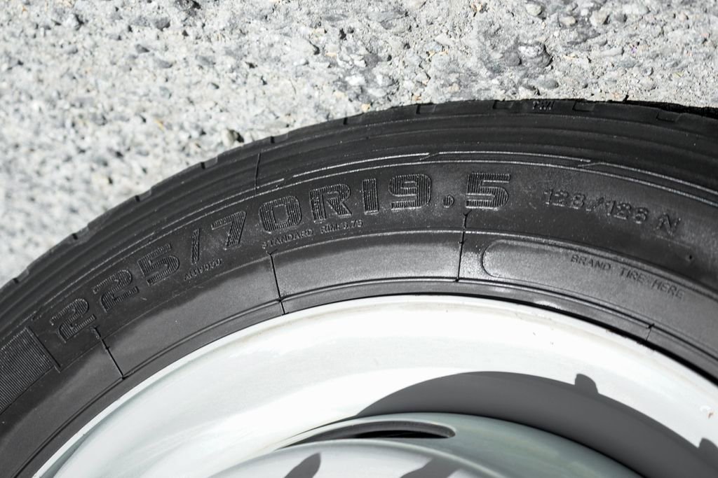 Used 2017 Ford F550 2WD Regular Cab Super Duty image 35