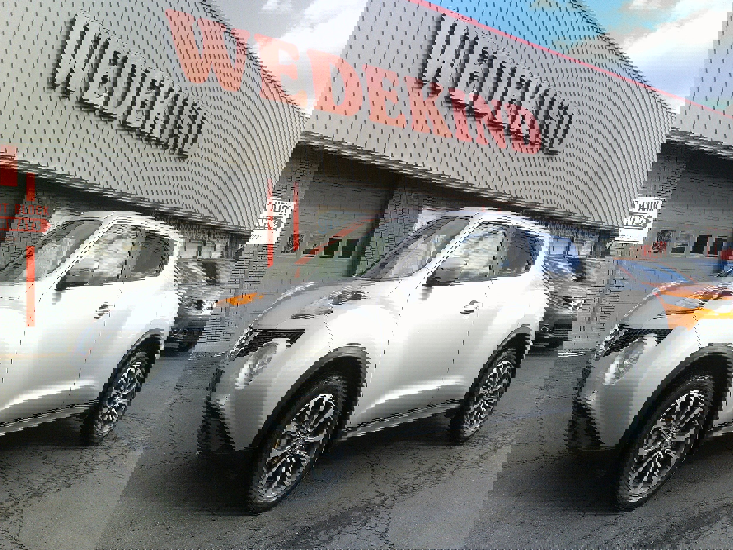 Used 2017 Nissan Juke SV image 1