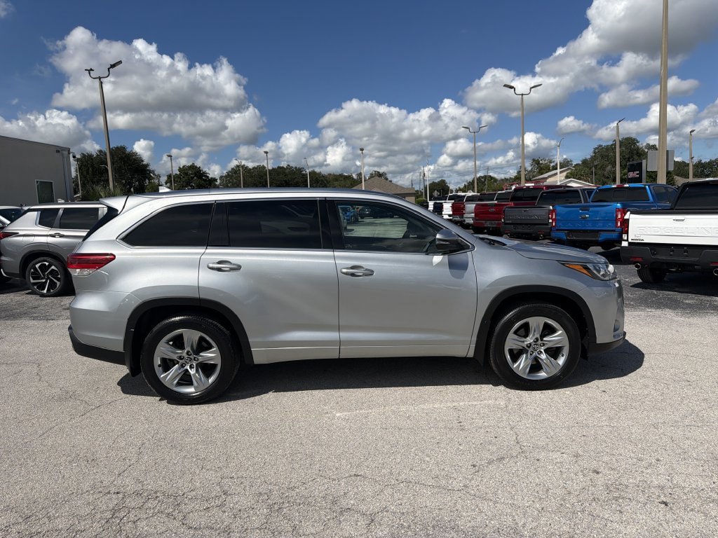 Used 2018 Toyota Highlander Limited AWD/4WD image 3