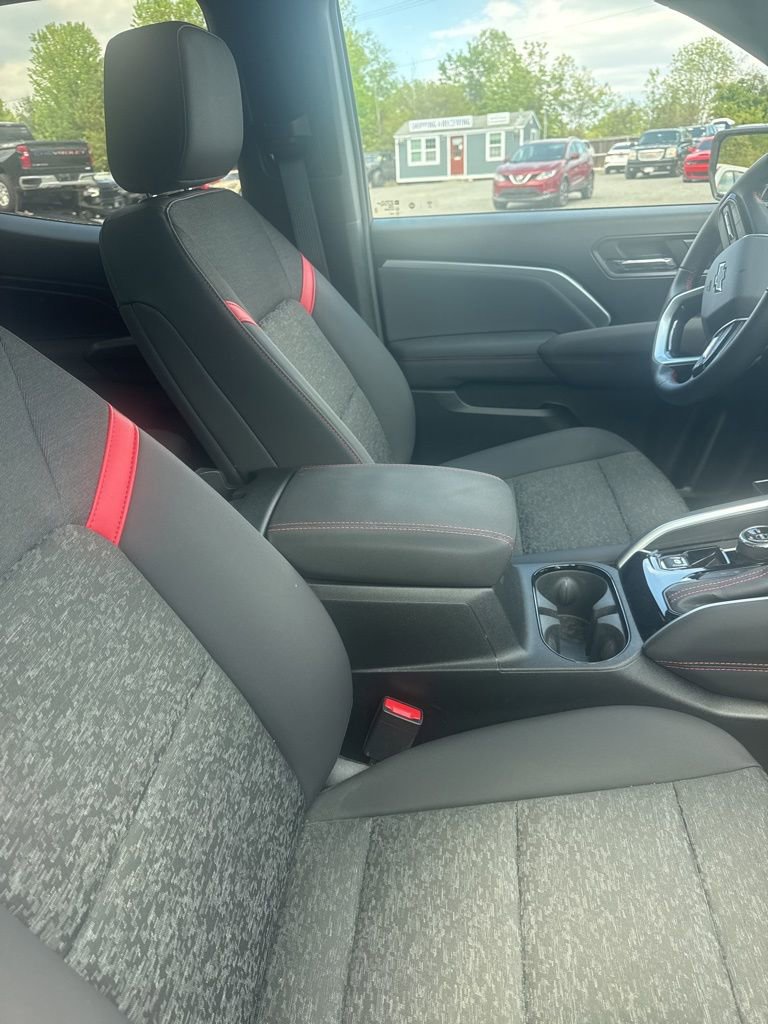 Used 2024 Chevrolet Colorado Z71 w/ Z71 Convenience Package 2 AWD/4WD image 9