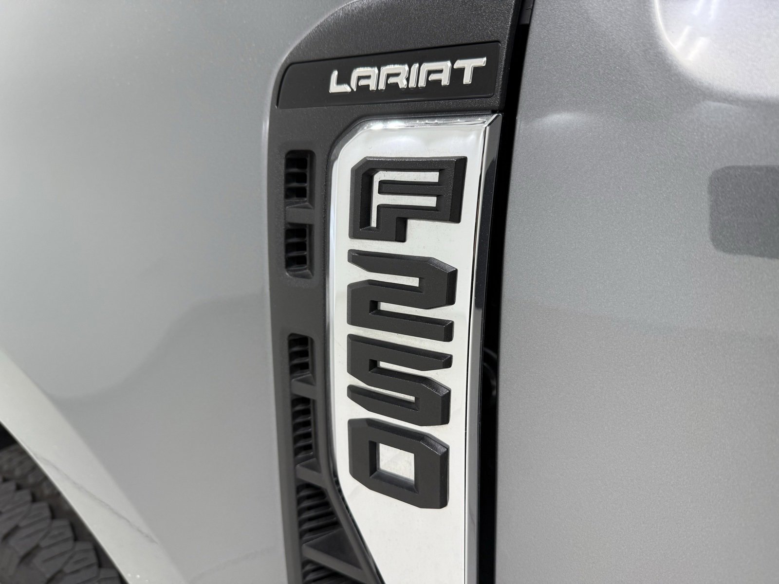 Used 2024 Ford F250 Lariat image 11