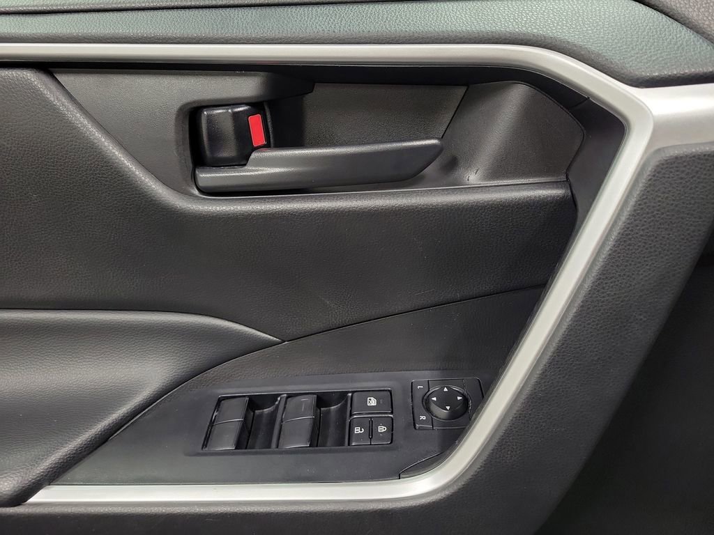 Used 2024 Toyota RAV4 LE image 20