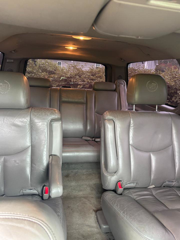 Used 2004 Cadillac Escalade ESV AWD image 27