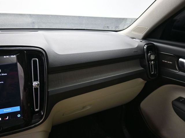 Used 2023 Volvo XC40 B5 Ultimate w/ Protection Package Premier image 19
