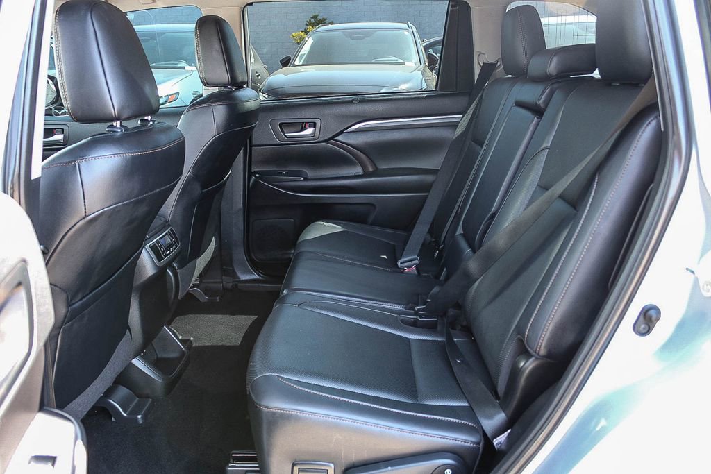 Used 2019 Toyota Highlander Limited FWD image 18