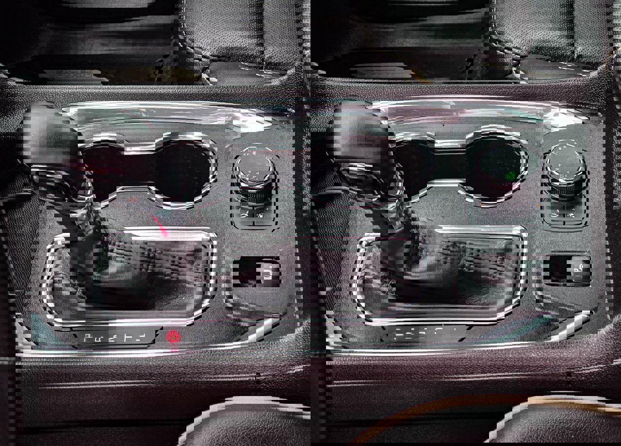 Used 2023 Chevrolet Traverse Premier w/ Redline Edition image 17