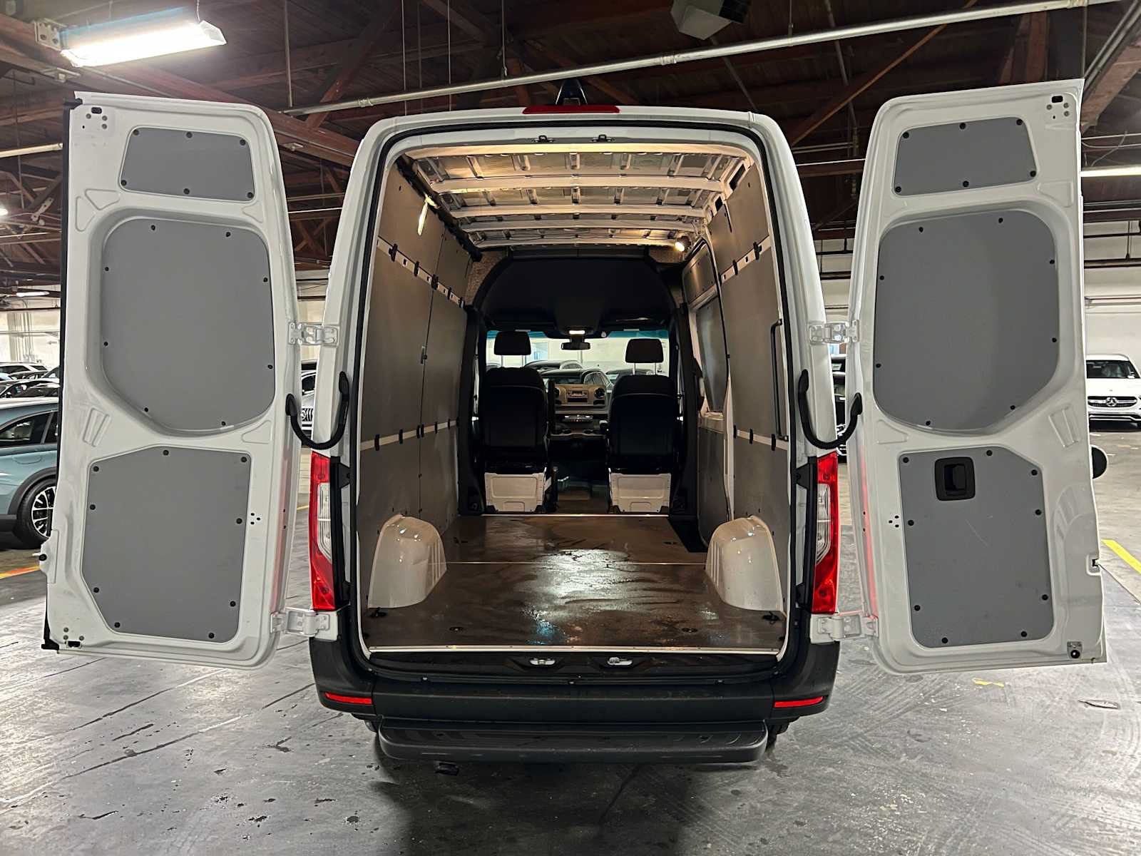 Used 2025 Mercedes-Benz Sprinter 2500 image 15