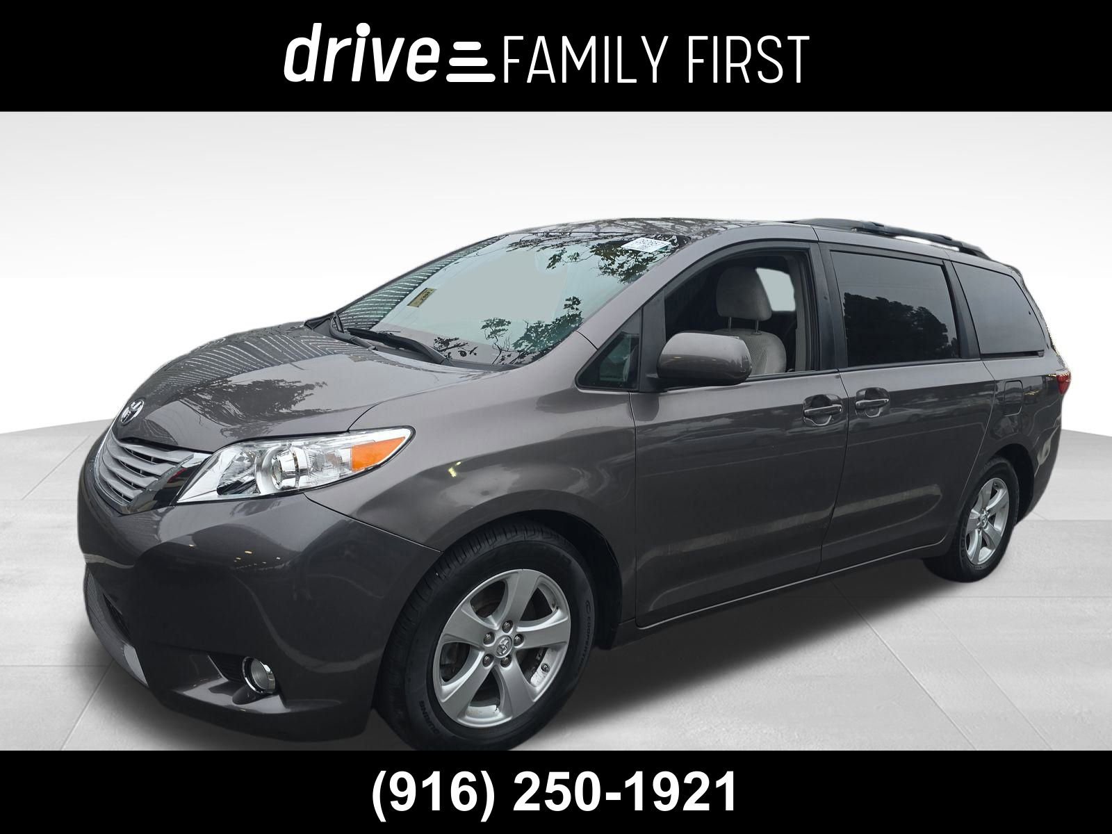 Used 2015 Toyota Sienna LE image 1