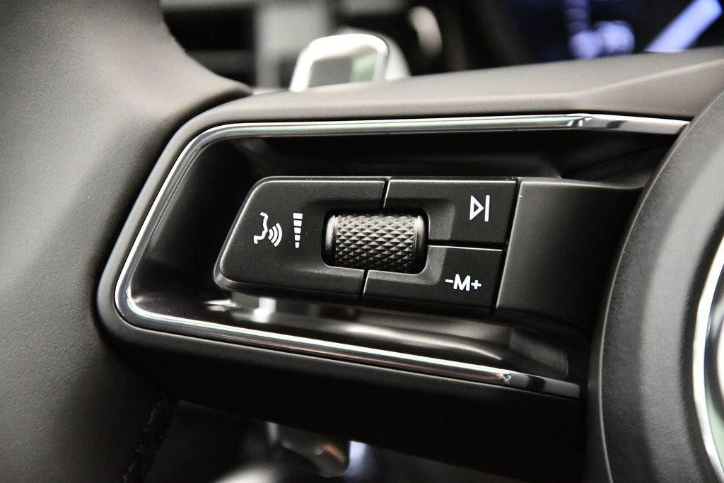 Certified 2025 Porsche Macan image 27