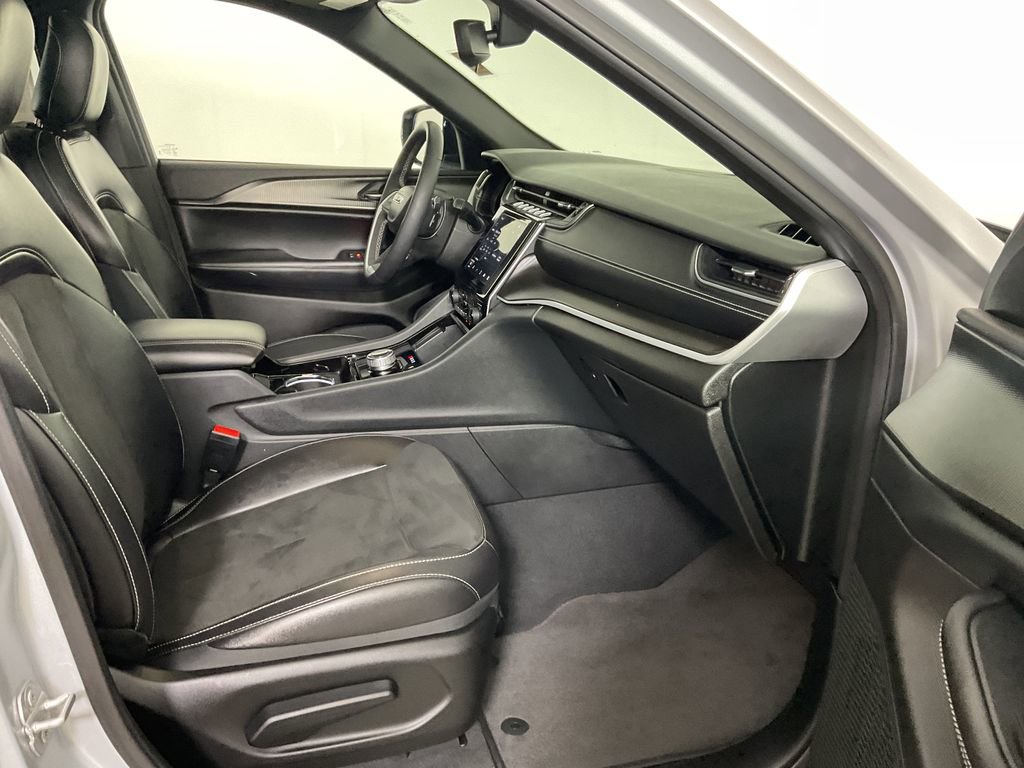 Used 2023 Jeep Grand Cherokee Altitude image 25