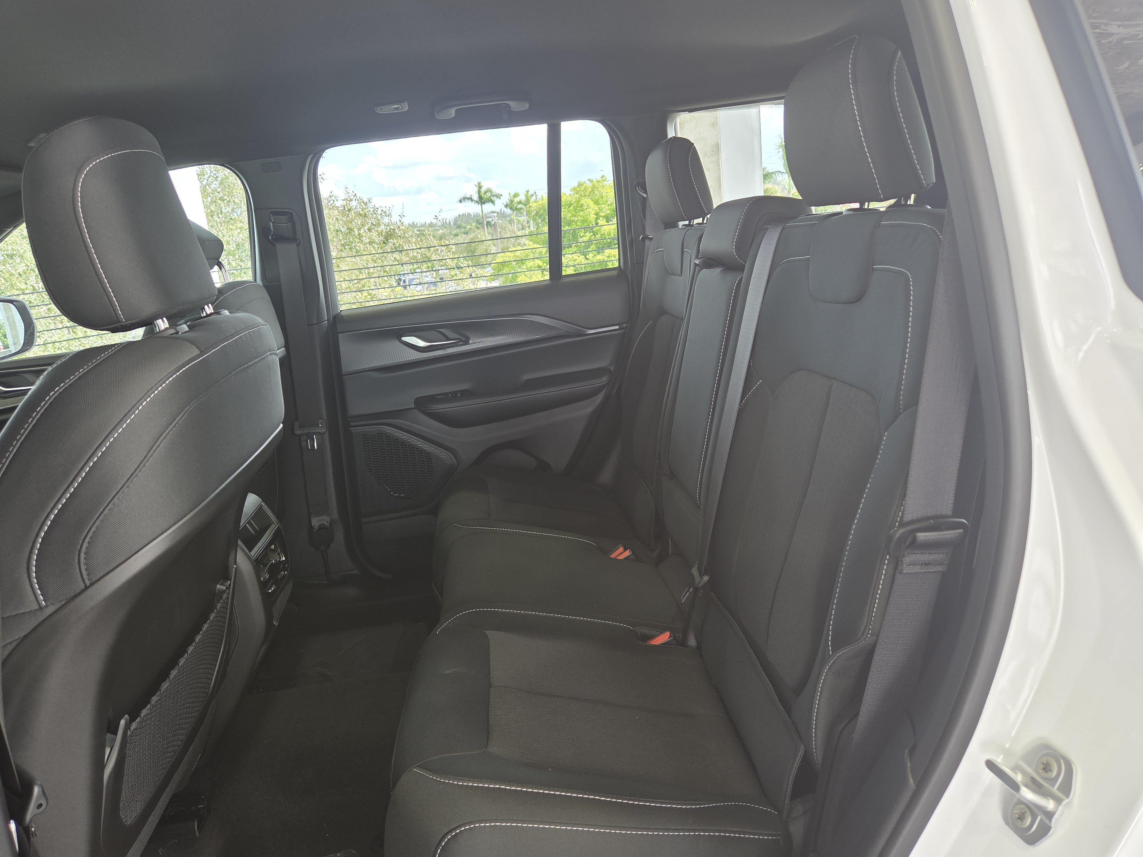 New 2025 Jeep Grand Cherokee Laredo w/ MOPAR Finishing Package RWD image 15