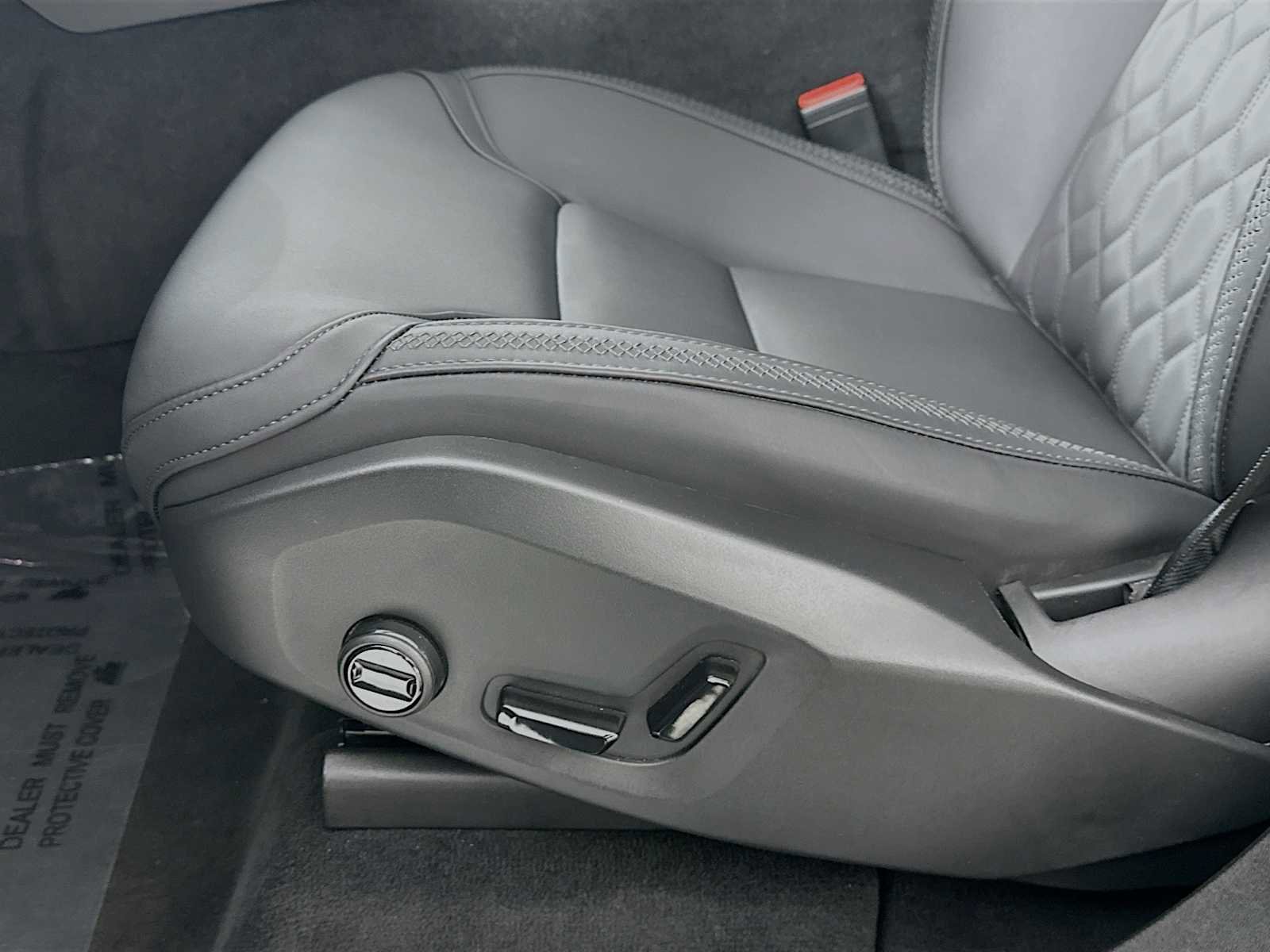 Used 2025 Volvo XC90 T8 Plus w/ Protection Package Premier image 18