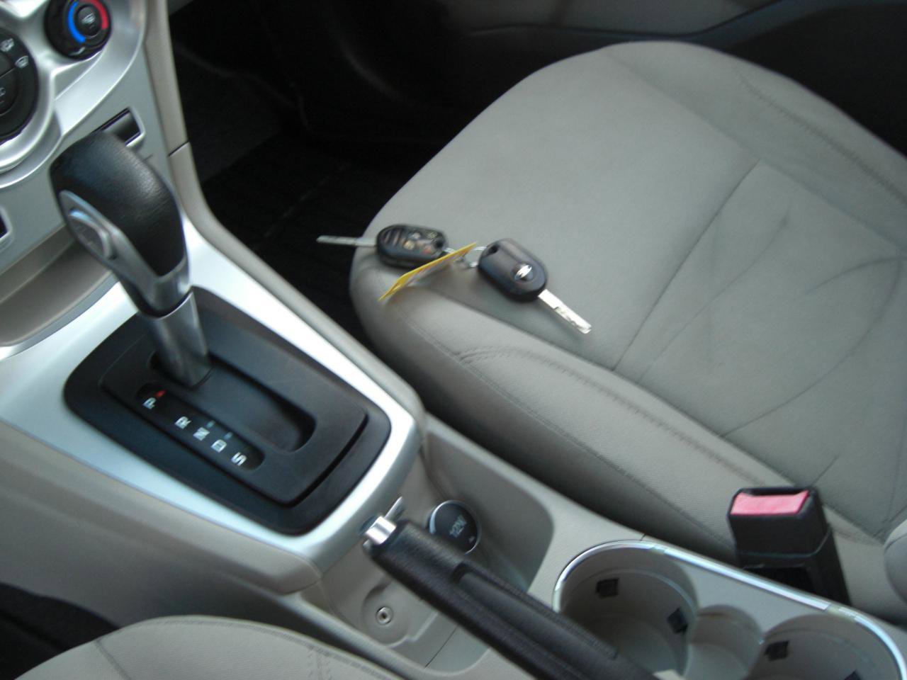 Used 2017 Ford Fiesta SE image 8