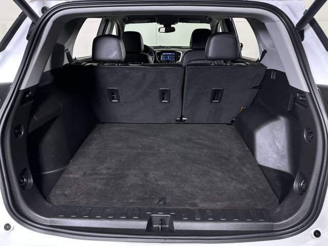 Used 2023 GMC Terrain SLT w/ Infotainment Package II FWD image 27