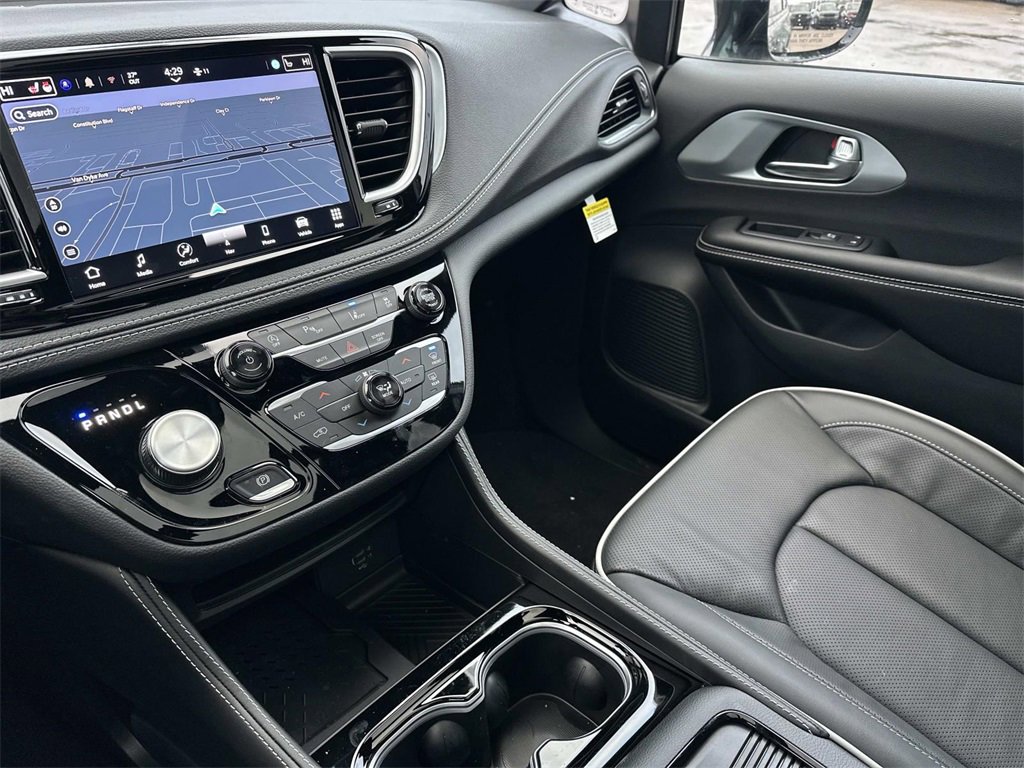 New 2026 Chrysler Pacifica Limited w/ S Appearance Package image 18
