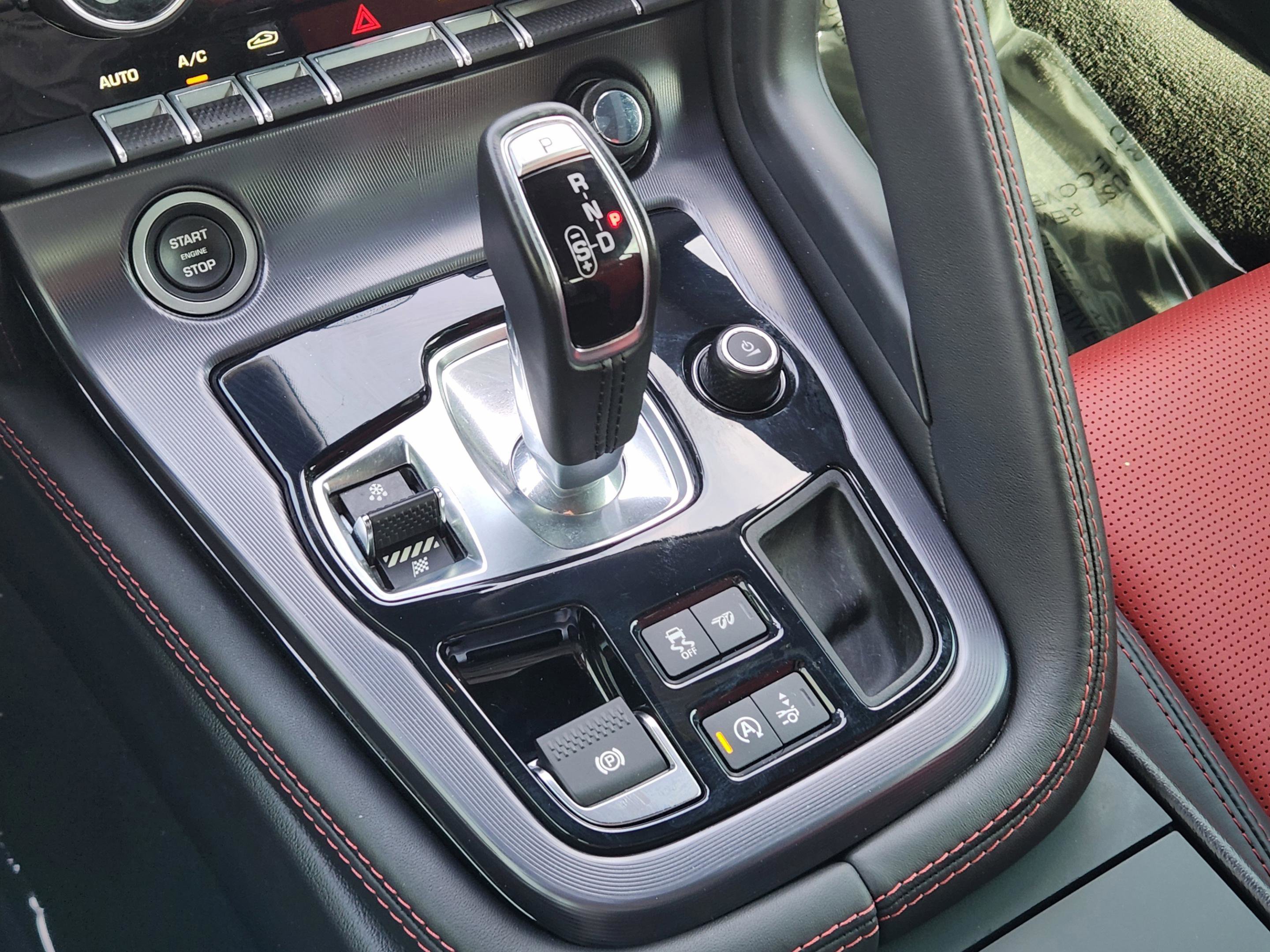 Used 2020 Jaguar F-TYPE R AWD/4WD image 22