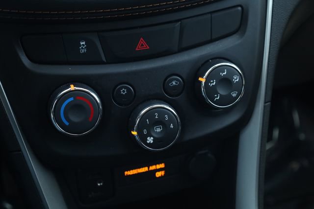 Used 2021 Chevrolet Trax LT w/ LT Convenience Package AWD/4WD image 17