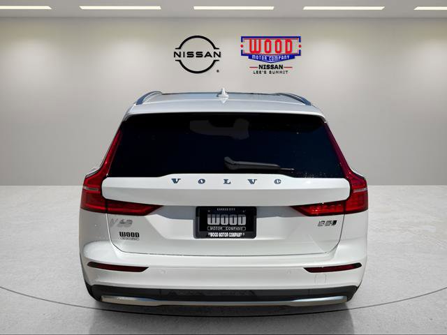 Used 2025 Volvo V60 B5 Cross Country Plus image 6