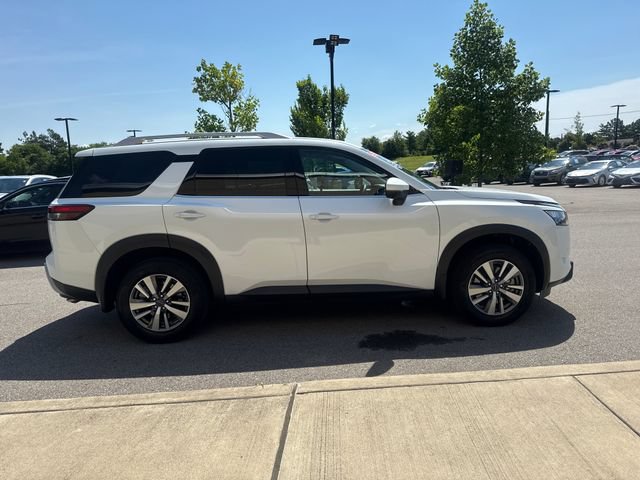 Used 2025 Nissan Pathfinder SL FWD image 5