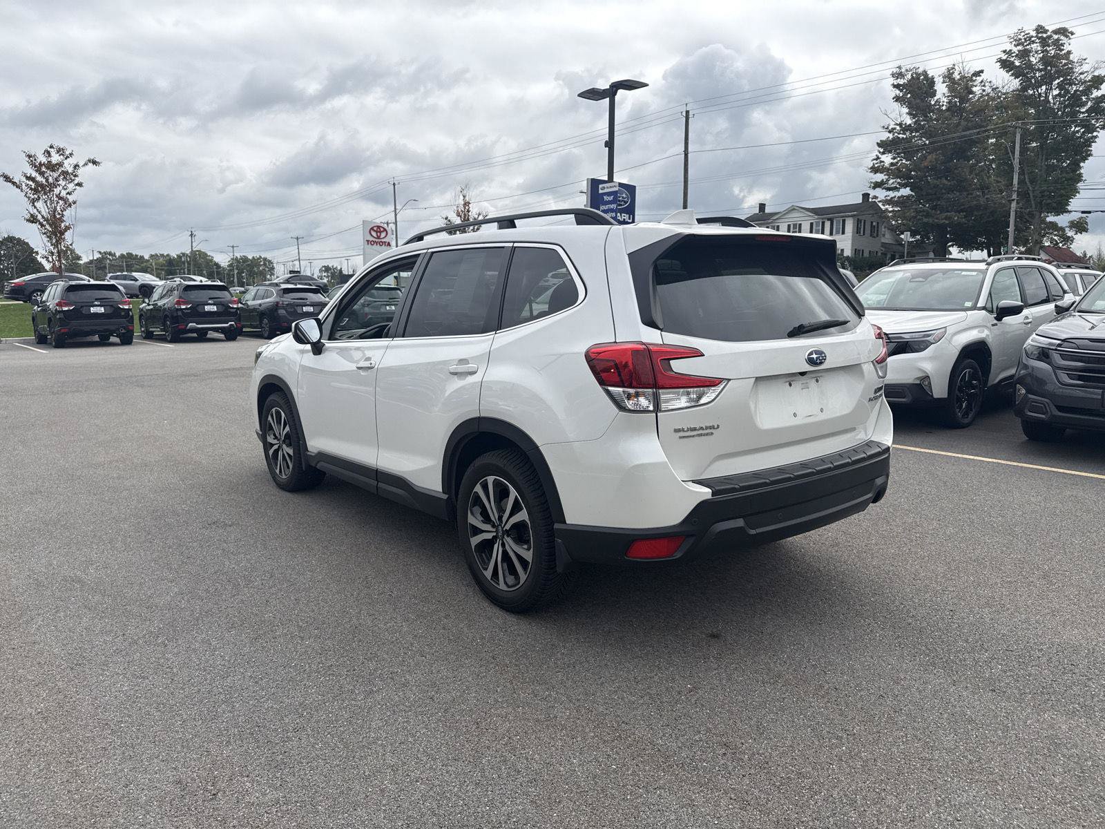 Used 2021 Subaru Forester Limited AWD/4WD image 5