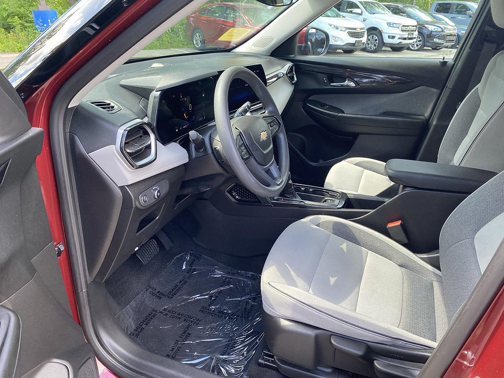 Used 2025 Chevrolet TrailBlazer LT AWD/4WD image 14