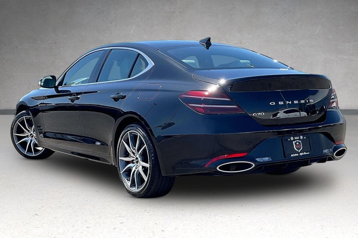 Used 2025 Genesis G70 2.5T RWD image 32