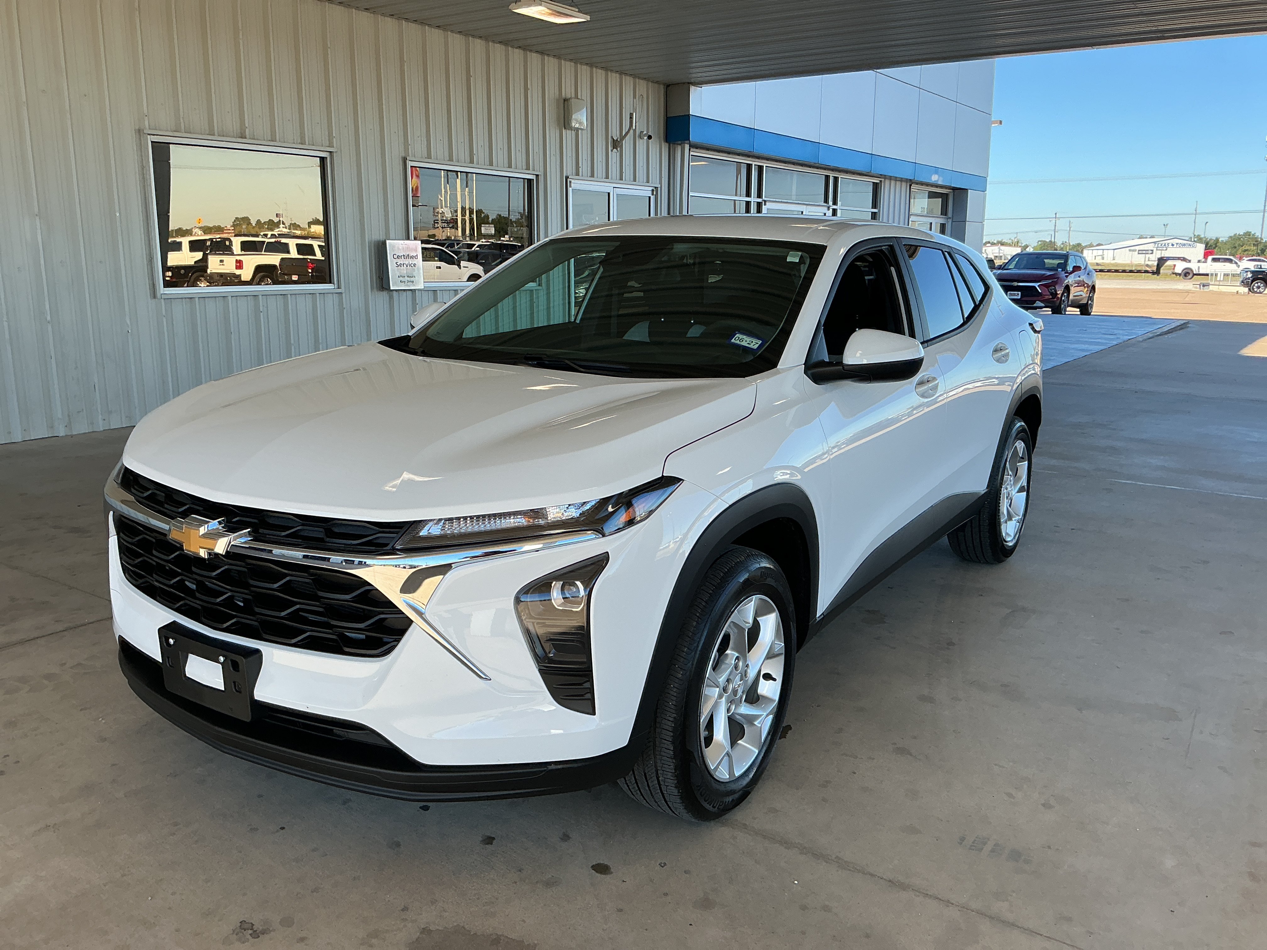 Used 2025 Chevrolet Trax LS w/ LS Convenience Package FWD image 8