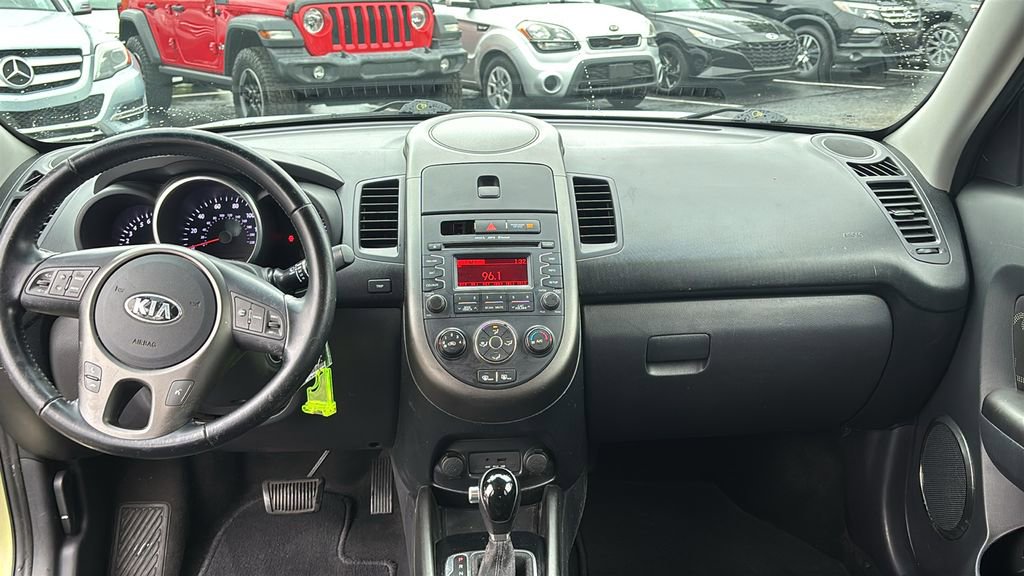 Used 2013 Kia Soul + FWD image 12