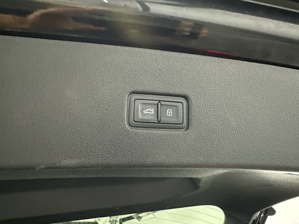 Used 2022 Audi SQ8 Prestige AWD/4WD image 21