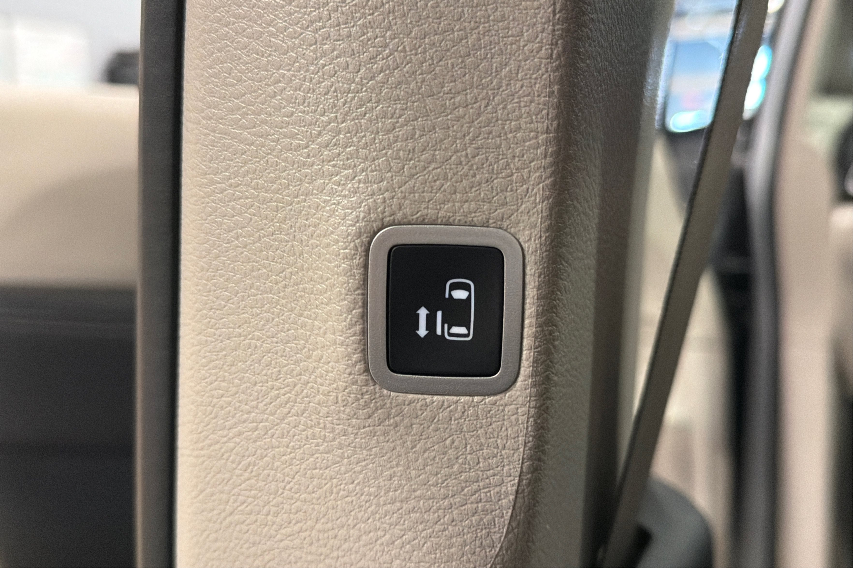 Used 2024 Chrysler Pacifica Touring-L FWD image 35