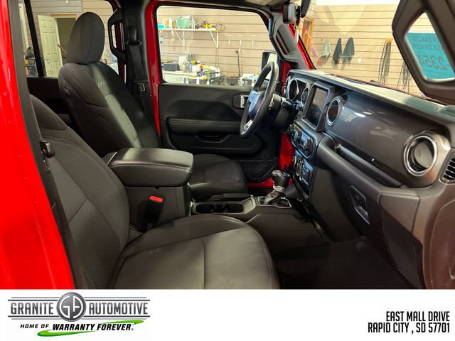Used 2023 Jeep Wrangler Unlimited Sahara AWD/4WD image 34